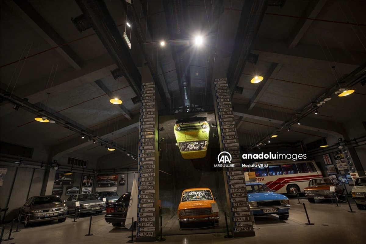 Antalya Araba Müzesi, ziyaretçilerini zamanda yolculuğa çıkarıyor #4