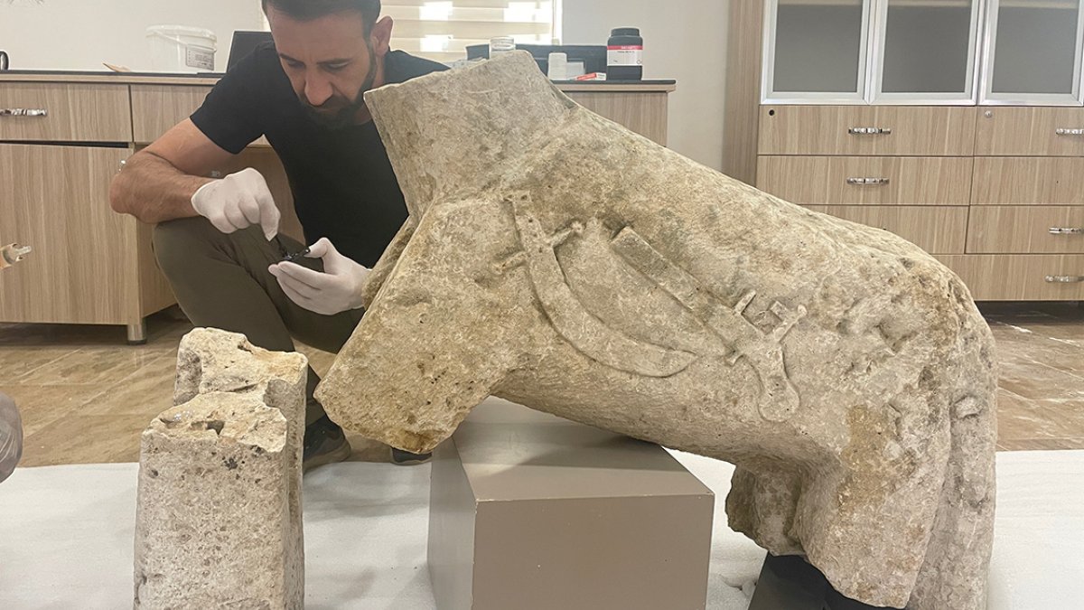 Tunceli'de kırık halde bulunan tarihi 500 yıllık mezar taşları korumaya alındı