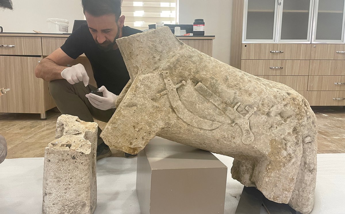 Tunceli de kırık halde bulunan tarihi 500 yıllık mezar taşları korumaya alındı #1