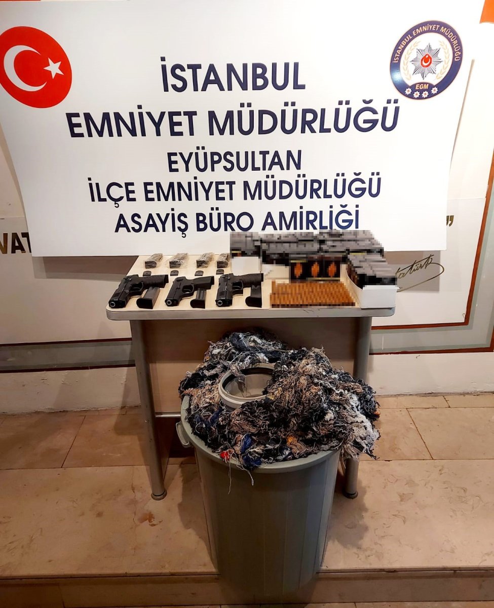 Eyüpsultan'daki bir markette 3 adet ruhsatsız tabanca çıktı #3