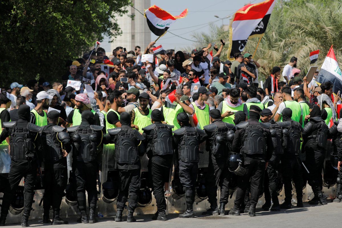 Bağdat ta hükümet karşıtı gösterilerde ortalık karıştı #1