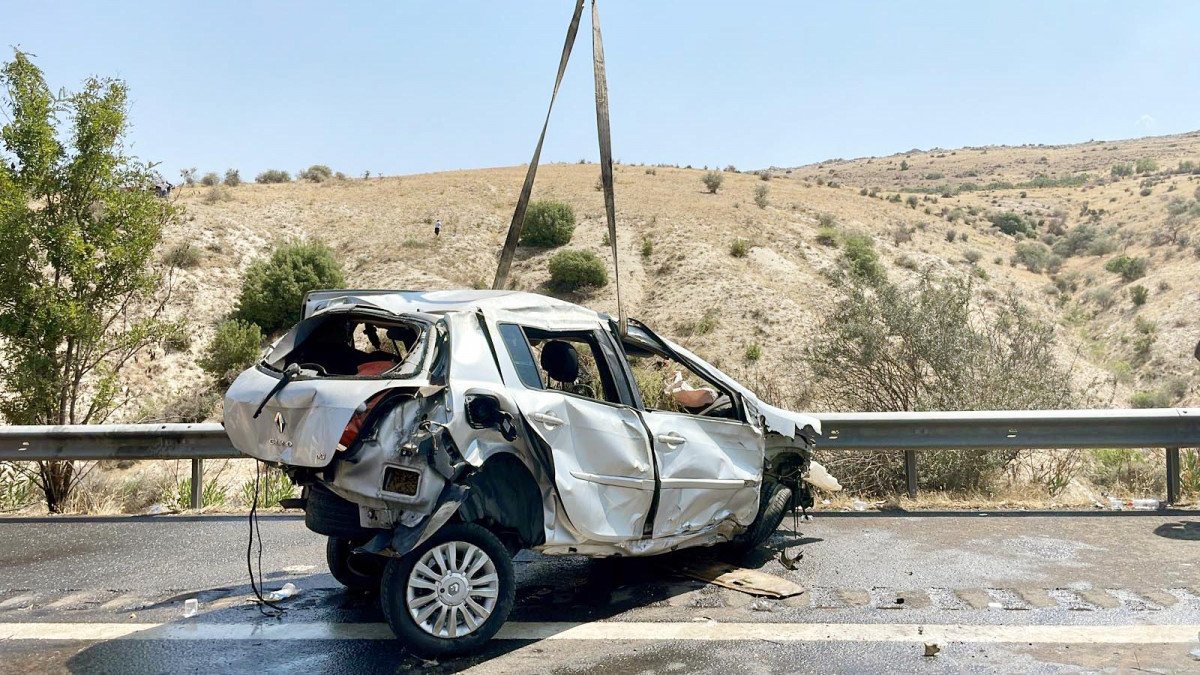 Gaziantep te 16 kişinin öldüğü kazada şoförün perde ile uğraştığı detayı #3