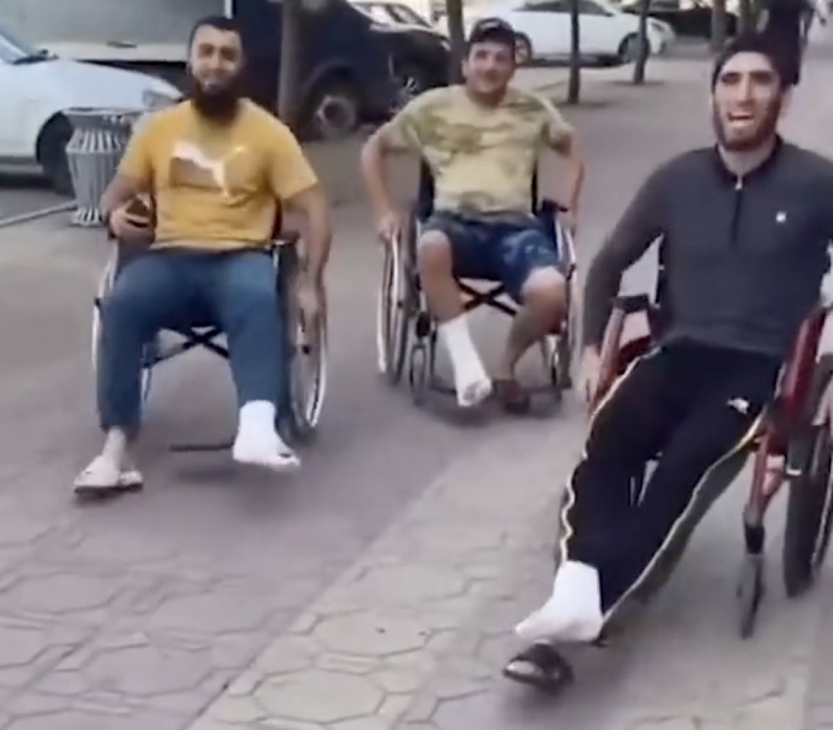 Dağıstan da seferberlik sonrası Ruslar tekerlekli sandalyeyle gezdi #2