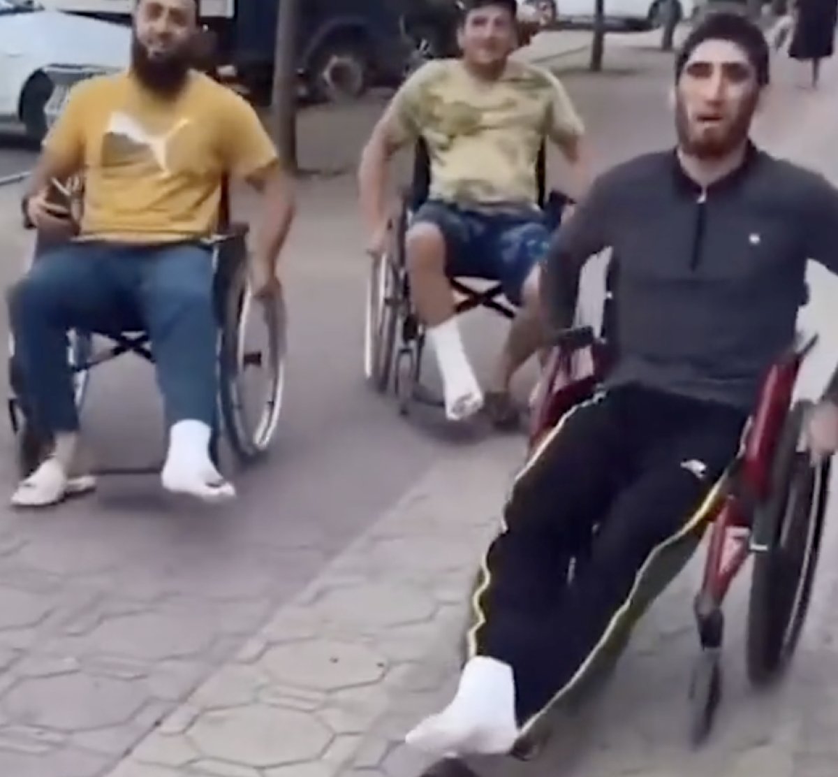 Dağıstan da seferberlik sonrası Ruslar tekerlekli sandalyeyle gezdi #3