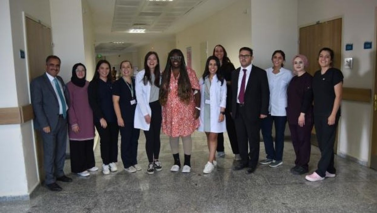 ABD'li kadın, rahim büyütme için Kars Harakani Devlet Hastanesi ni seçti #3