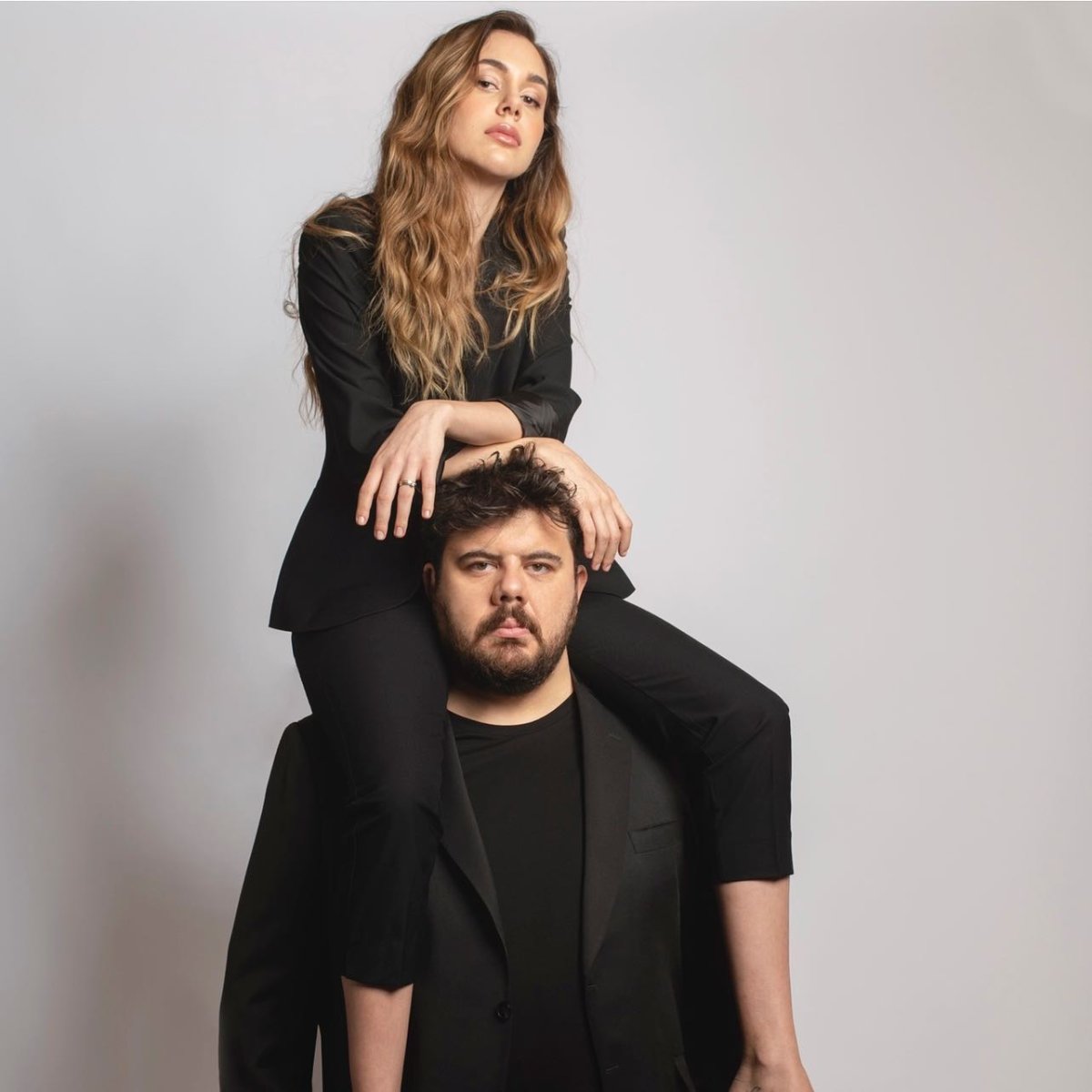 Berfu Yenenler, Eser in parti evini balyozla bastı #2