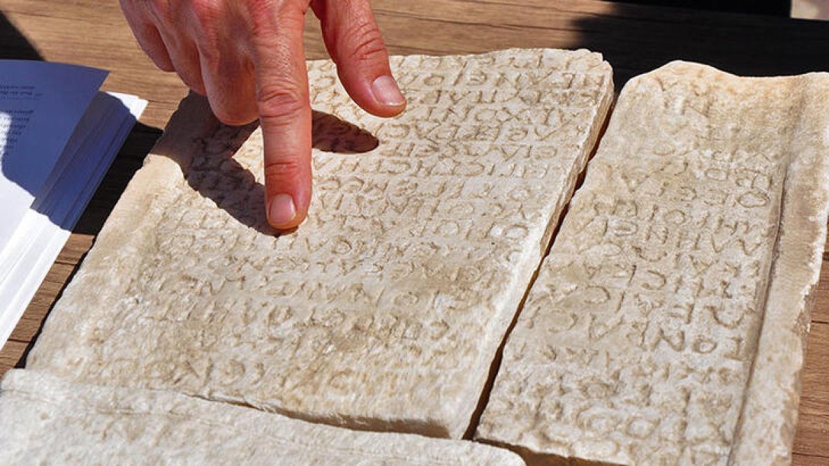 Aigai Antik Kenti'nde bulunan 1800 yıllık yazıtın sırrı ortaya çıktı