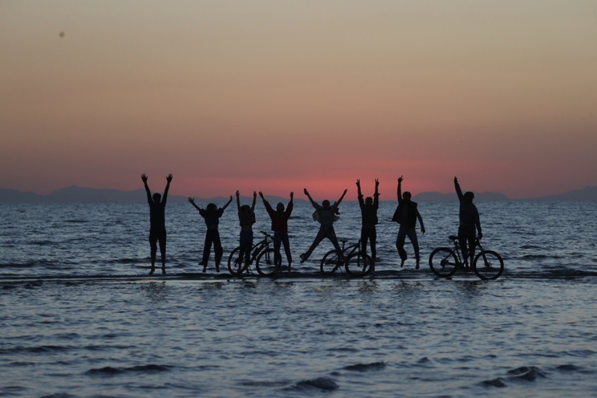 Van Gölü nde oluşan adacıklarda bisiklet sürdüler #4