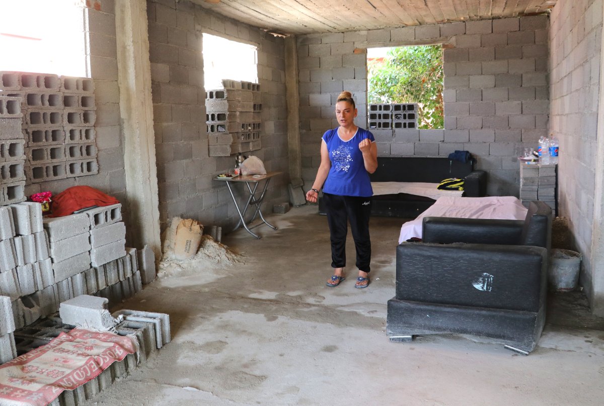 Adana da ağabeylerine güvenen kadın evsiz kaldı #3