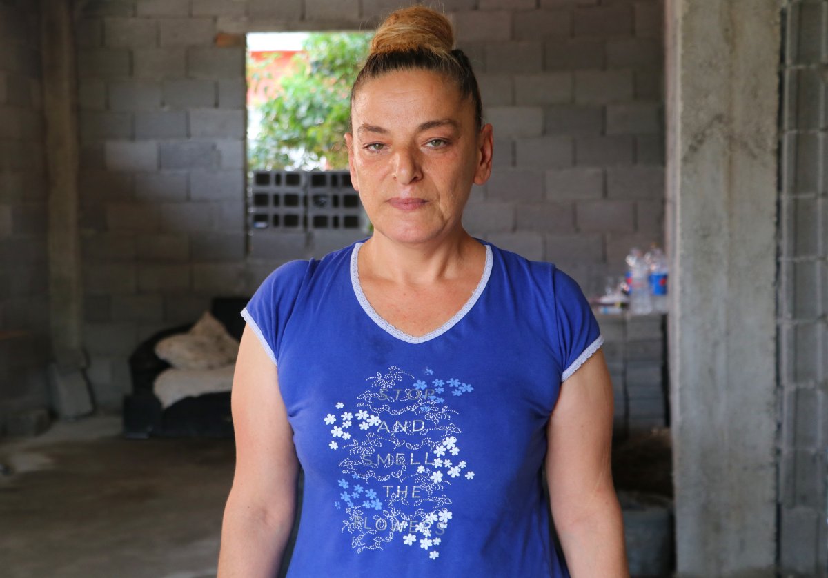 Adana da ağabeylerine güvenen kadın evsiz kaldı #6