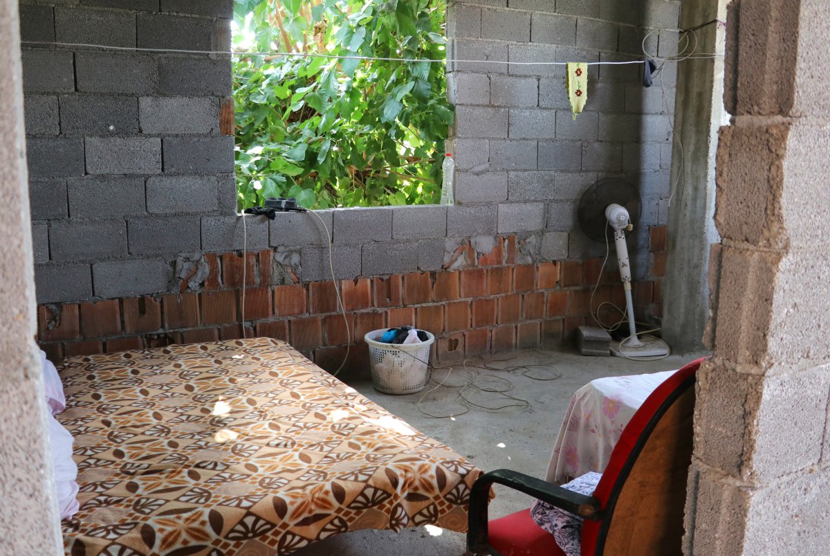 Adana da ağabeylerine güvenen kadın evsiz kaldı #4