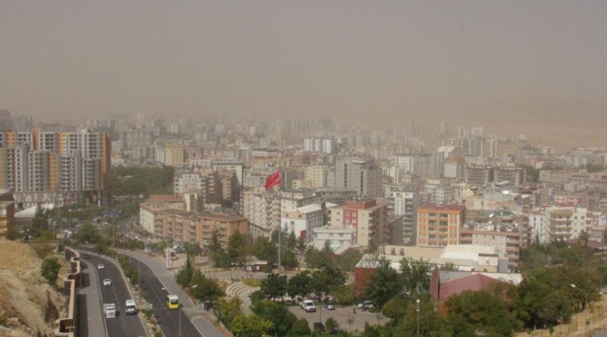 Diyarbakır da toz taşınımı etkisini sürdürüyor #3
