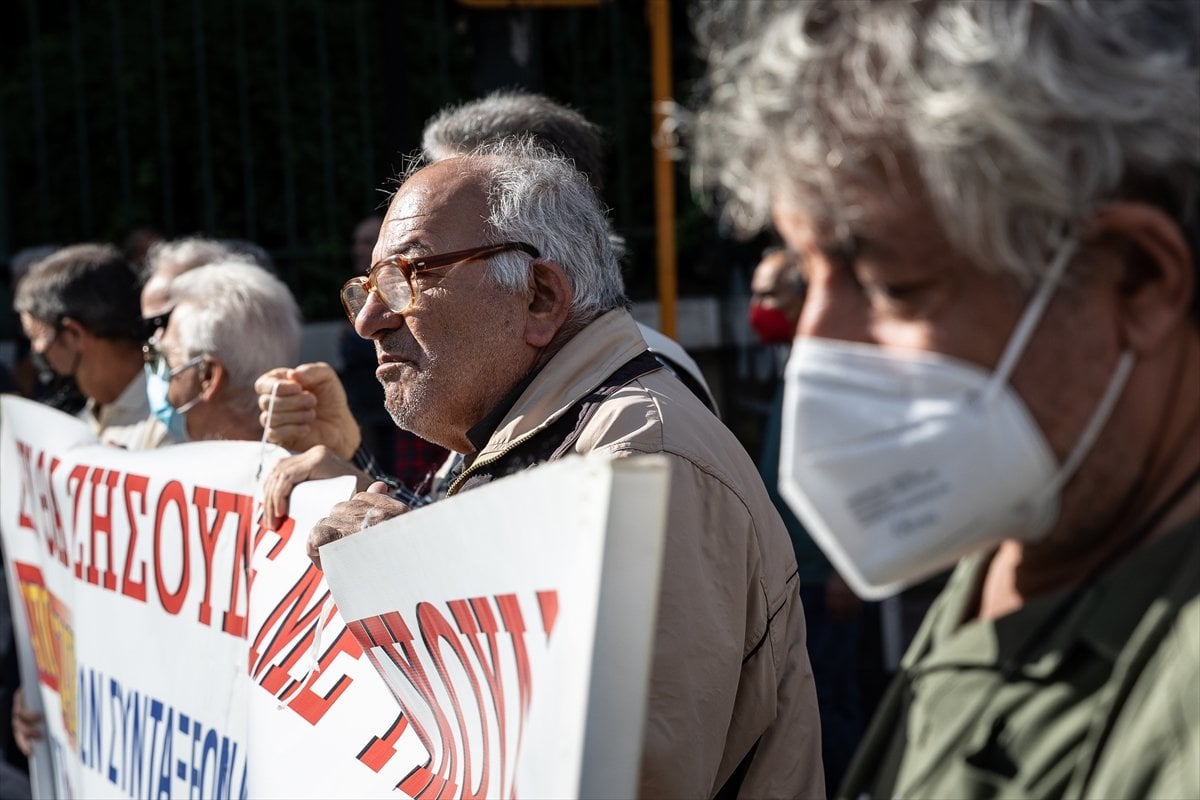 Yunanistan da emekliler, maaş eylemi yaptı #5