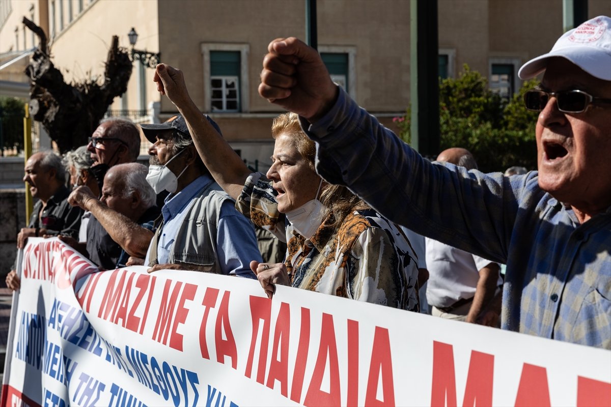 Yunanistan da emekliler, maaş eylemi yaptı #7