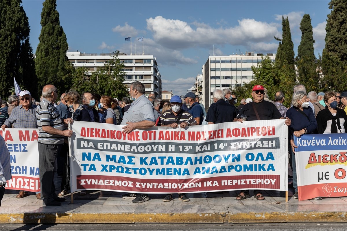 Yunanistan da emekliler, maaş eylemi yaptı #1