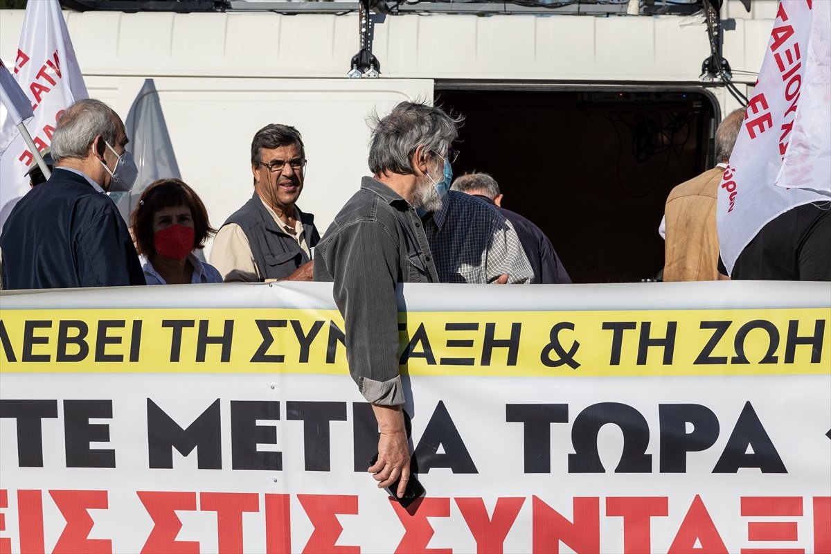 Yunanistan da emekliler, maaş eylemi yaptı #2