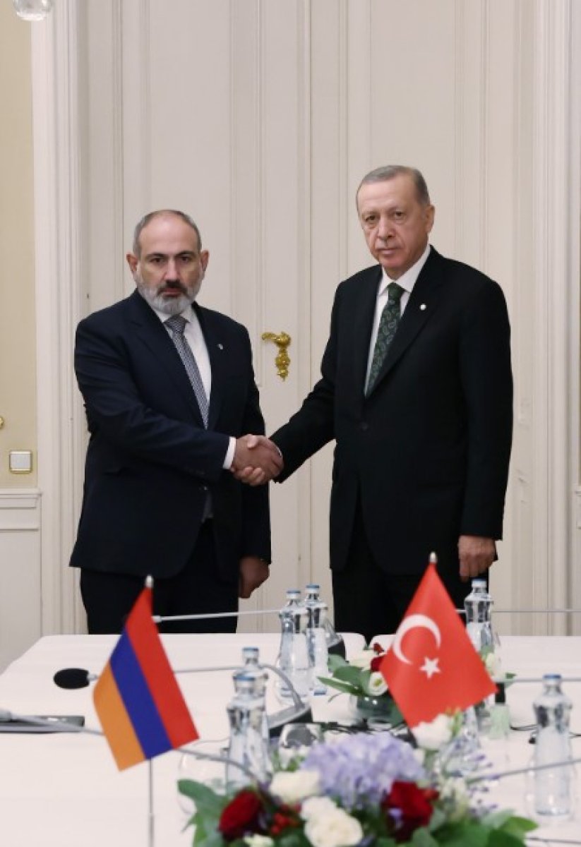 Cumhurbaşkanı Erdoğan, Ermenistan Başbakanı Paşinyan ile görüştü #1