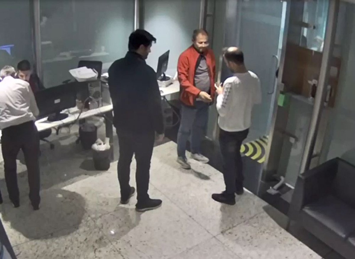 İstanbul Havalimanı’nda, FETÖ üyesi sahte kimlikle yakalandı #1