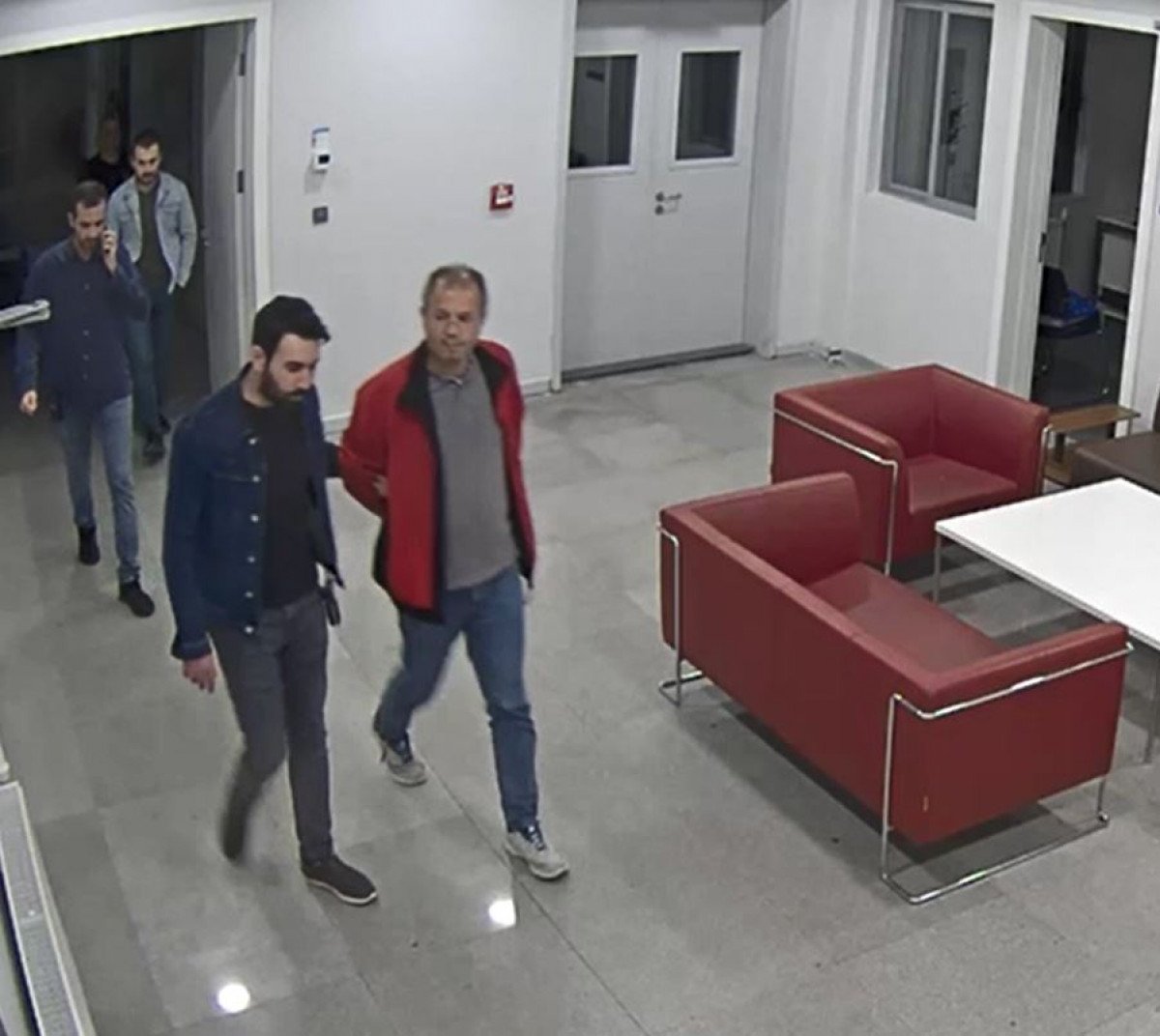 İstanbul Havalimanı’nda, FETÖ üyesi sahte kimlikle yakalandı #3
