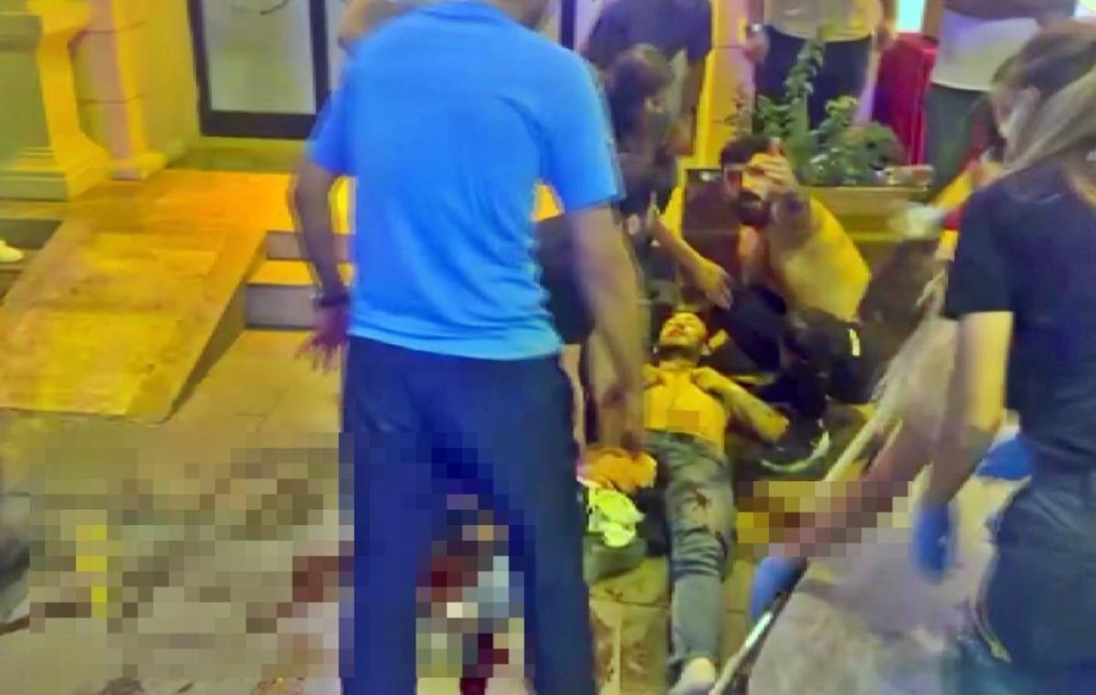 Antalya da iki kişinin kavgasına dahil oldu, kasığından bıçaklandı #2