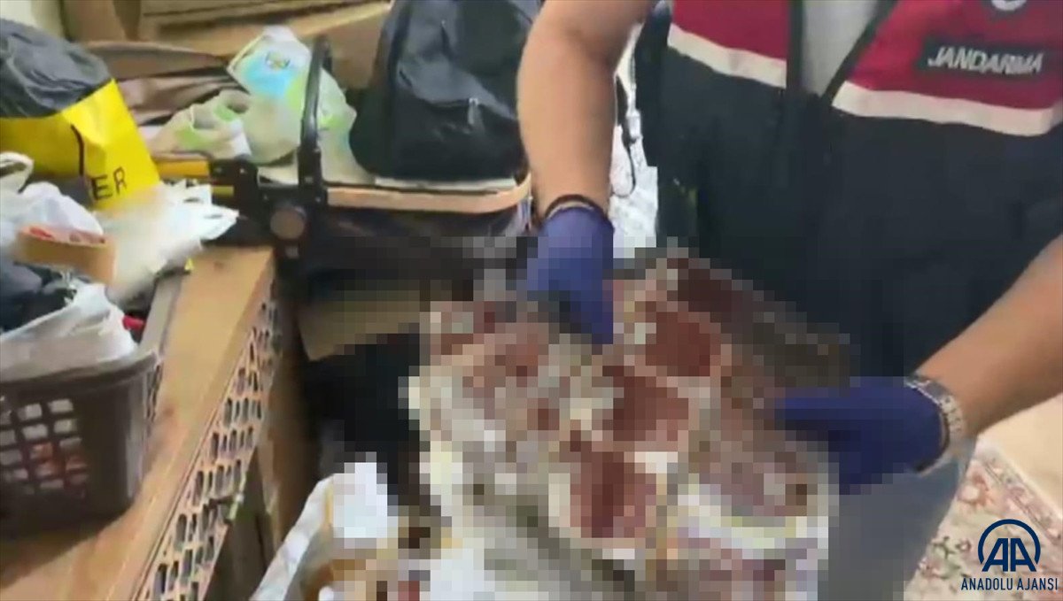 �stanbul'da 3.5 ton sahte alkol ele ge�irildi