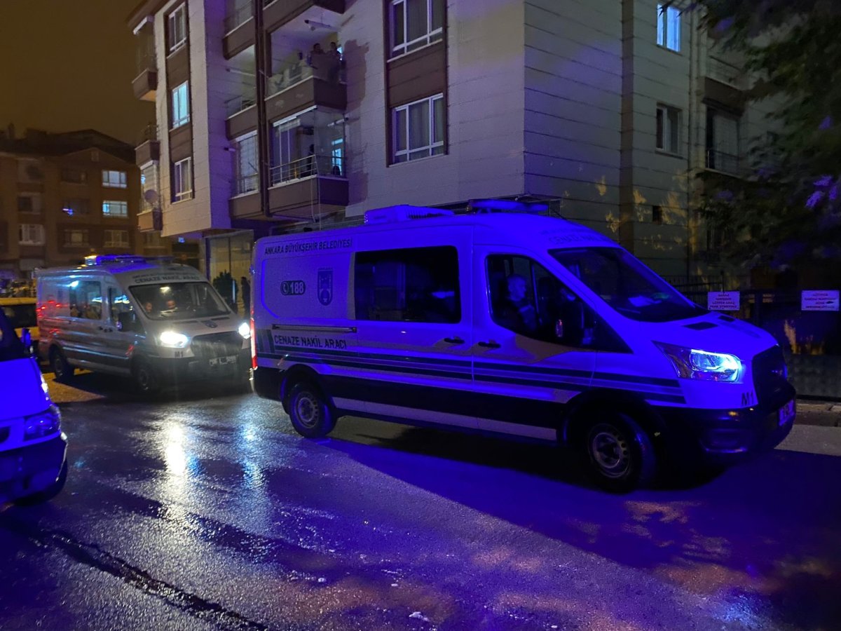Ankara da karısını ve iki çocuğunu bıçakla öldürdü #1