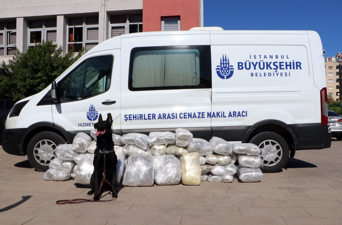 Adana da İBB cenaze aracında 144 kilo uyuşturucu yakalandı #6
