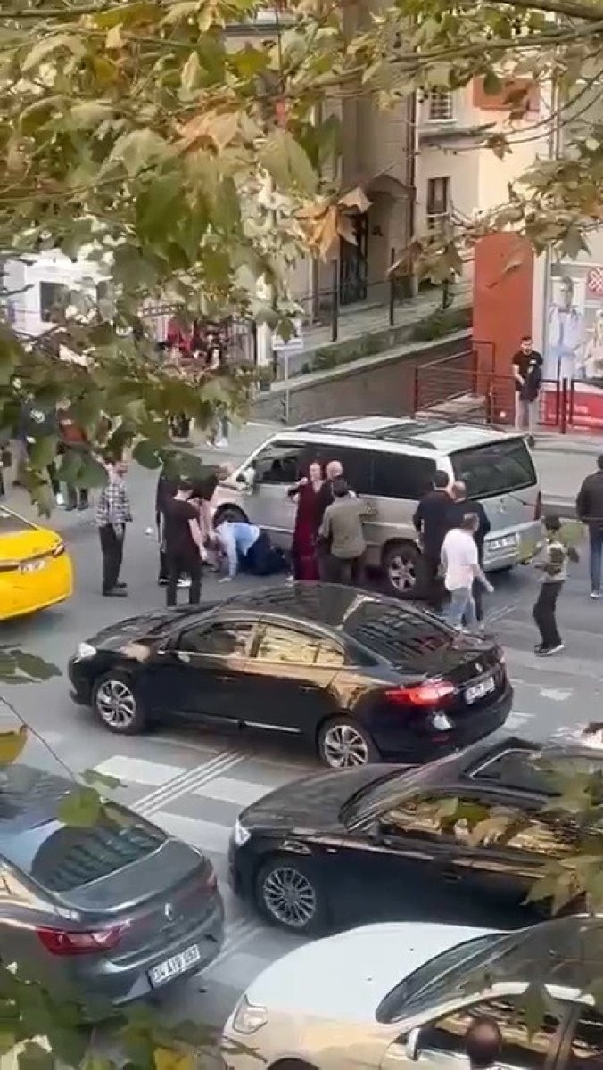 Esenyurt'ta anne ve k�z�na �arpan s�r�c� dayak yedi