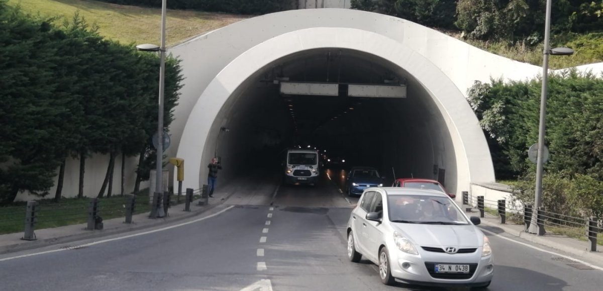 İstanbul da zurnadan komşuları rahatsız oldu: Tünelde çalmaya başladı #2