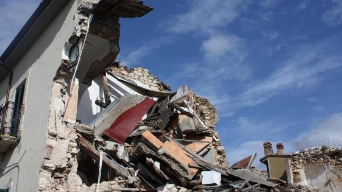 Those who did not leave their homes and died in the L Aquila earthquake in Italy were found guilty #2