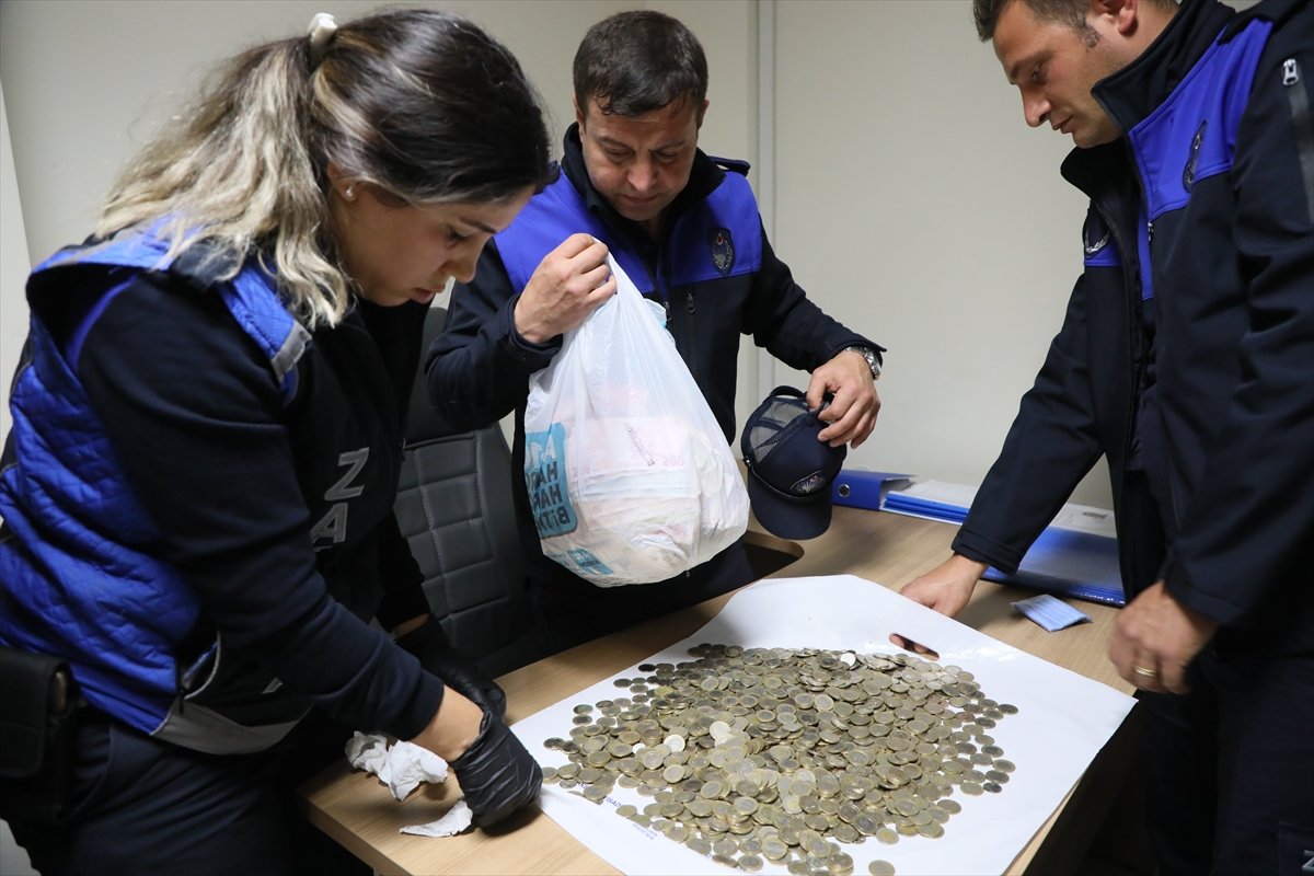 K�rklareli'nde dilencinin �zerinden 5 bin 460 lira ��kt�