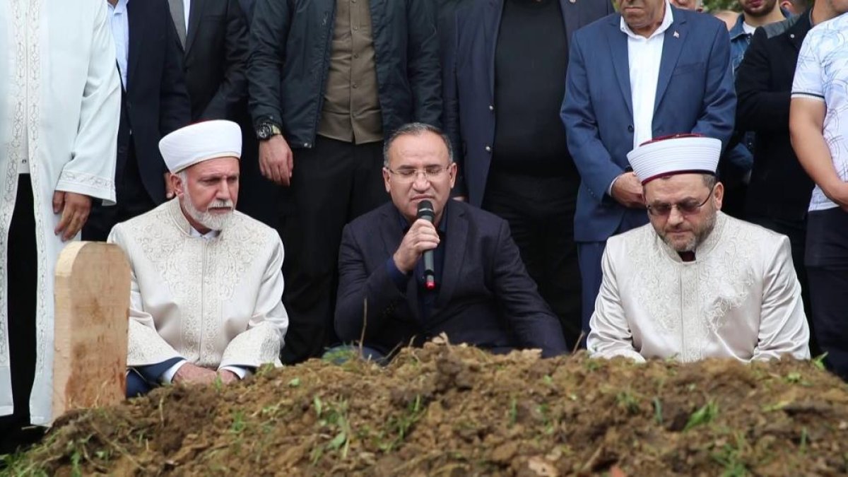 Bekir Bozdağ: Kur an okumak laiklikle ilişkilendirilemez #1