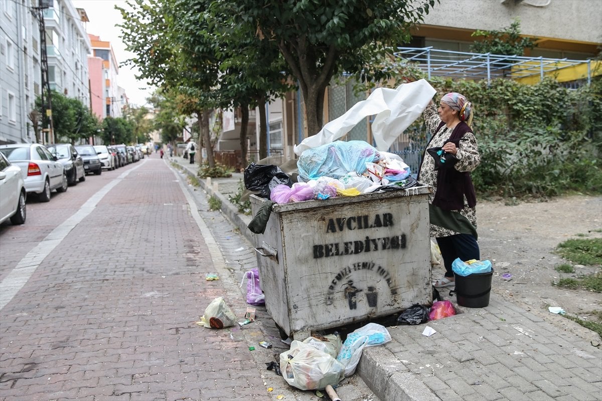 Avcılar Belediyesindeki grev nedeniyle sokaklarda çöp yığınları oluştu #6