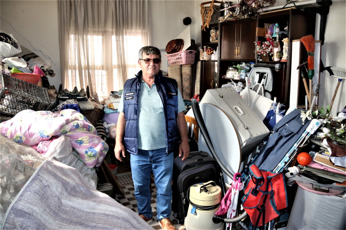 Antalya da kiracının çöple doldurduğu ev mahalleliyi isyan ettirdi #5