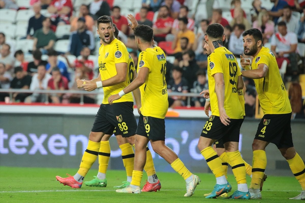 Antalyaspor, İstanbulspor u son dakika golüyle yendi #3
