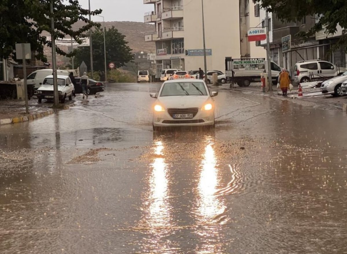 Yollar göle döndü #1