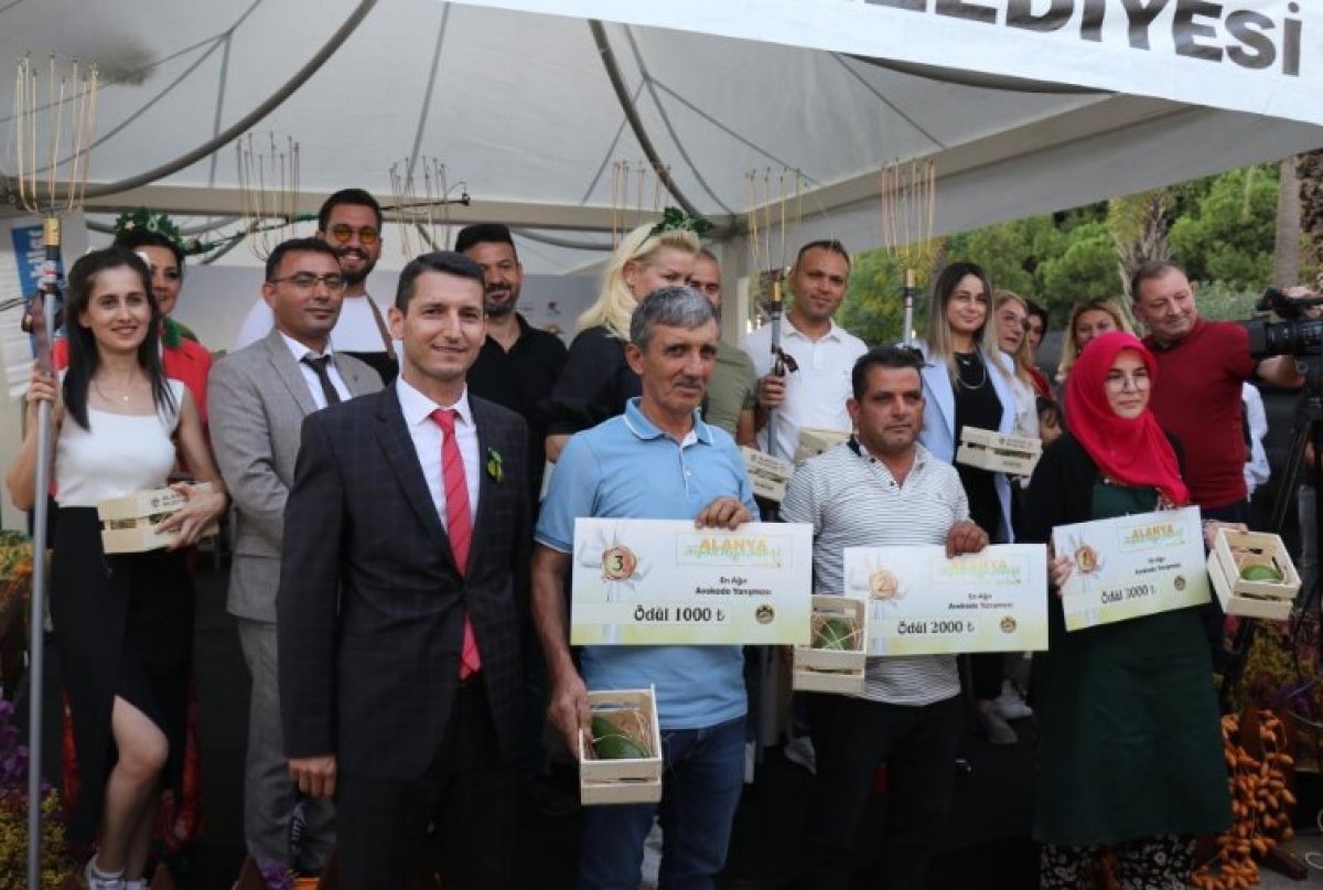 Alanya nın en ağır avokadosu seçildi #3