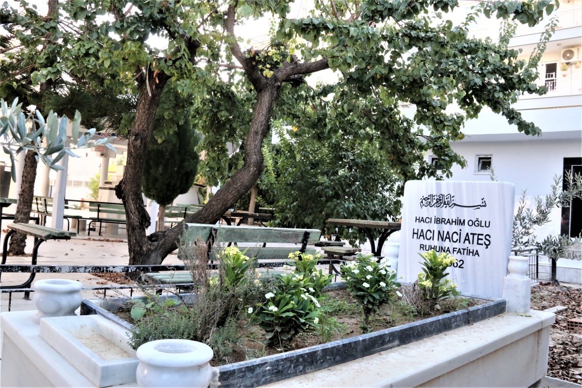 Antalya da ölmeden mezar yaptıran adam ziyarete gidiyor #2