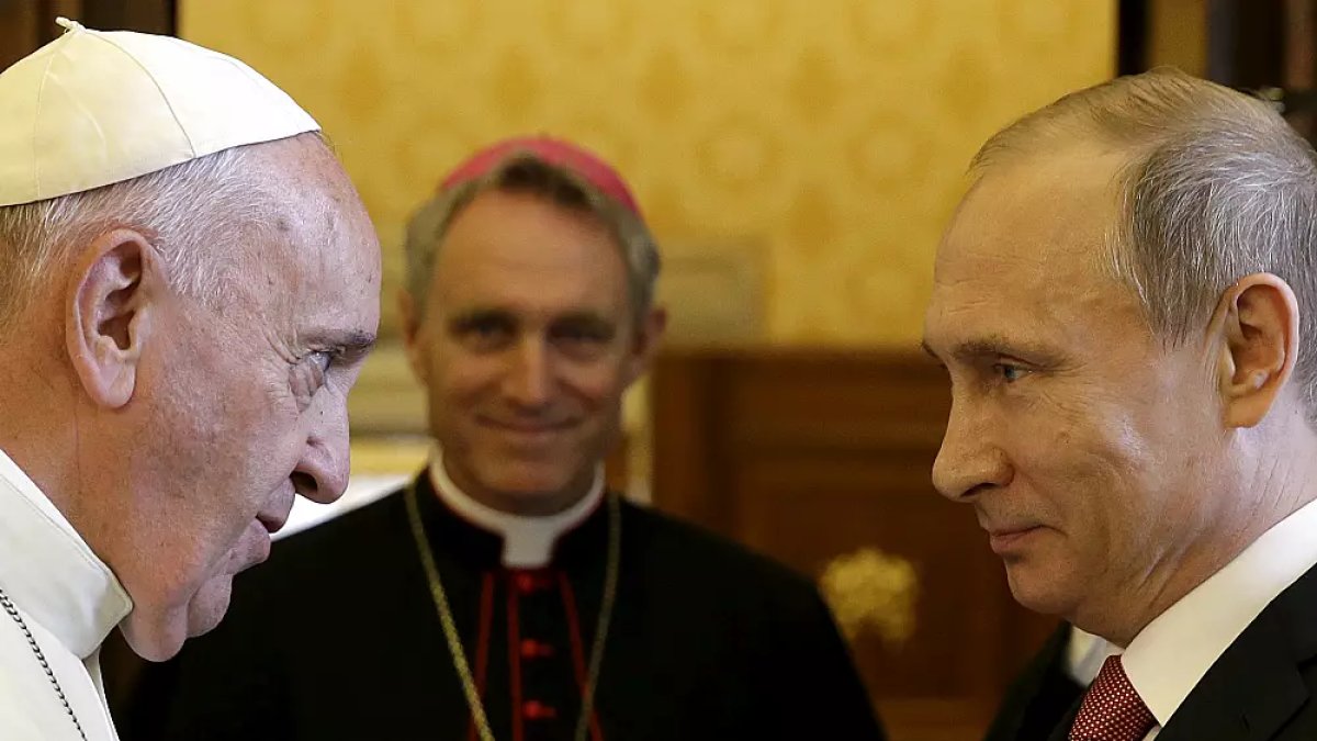 Pope's proposal to Putin and Zelensky to get together at the Vatican #1