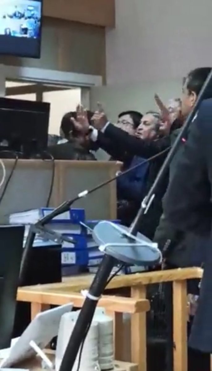 Yalova Belediyesi nin yolsuzluk davasında CHP lilerden mahkeme heyetine hakaret #1