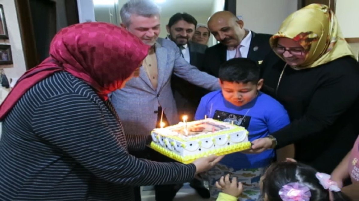 Kahramanmaraş taki şehit oğluna doğum günü kutlaması #3