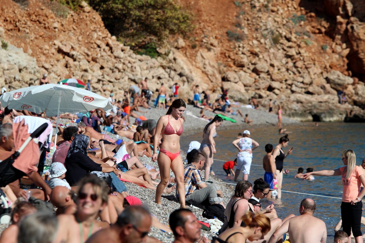 Antalya da Kasım ayında bitmeyen yaz yoğunluğu #1