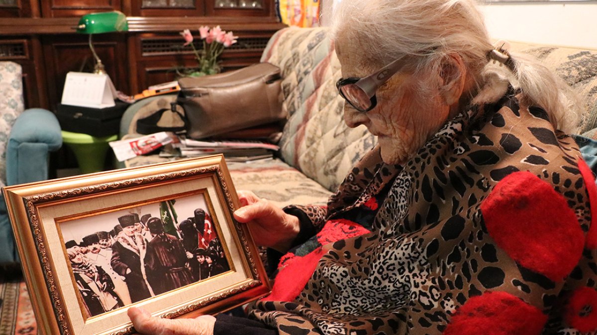 Cumhuriyet in ilanına tanıklık eden Sabiha öğretmen, asırlık gururu yaşıyor #4