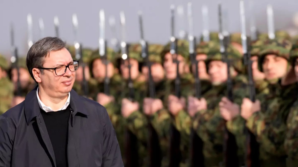 Sırbistan Cumhurbaşkanı Vucic'den orduya 'Hazır ol' emri