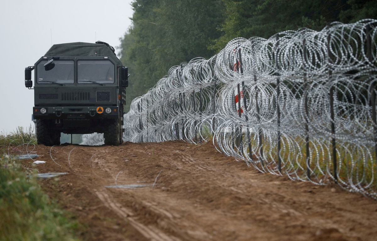 Polonya, Kaliningrad sınırına jiletli tel çekmeye başladı #1