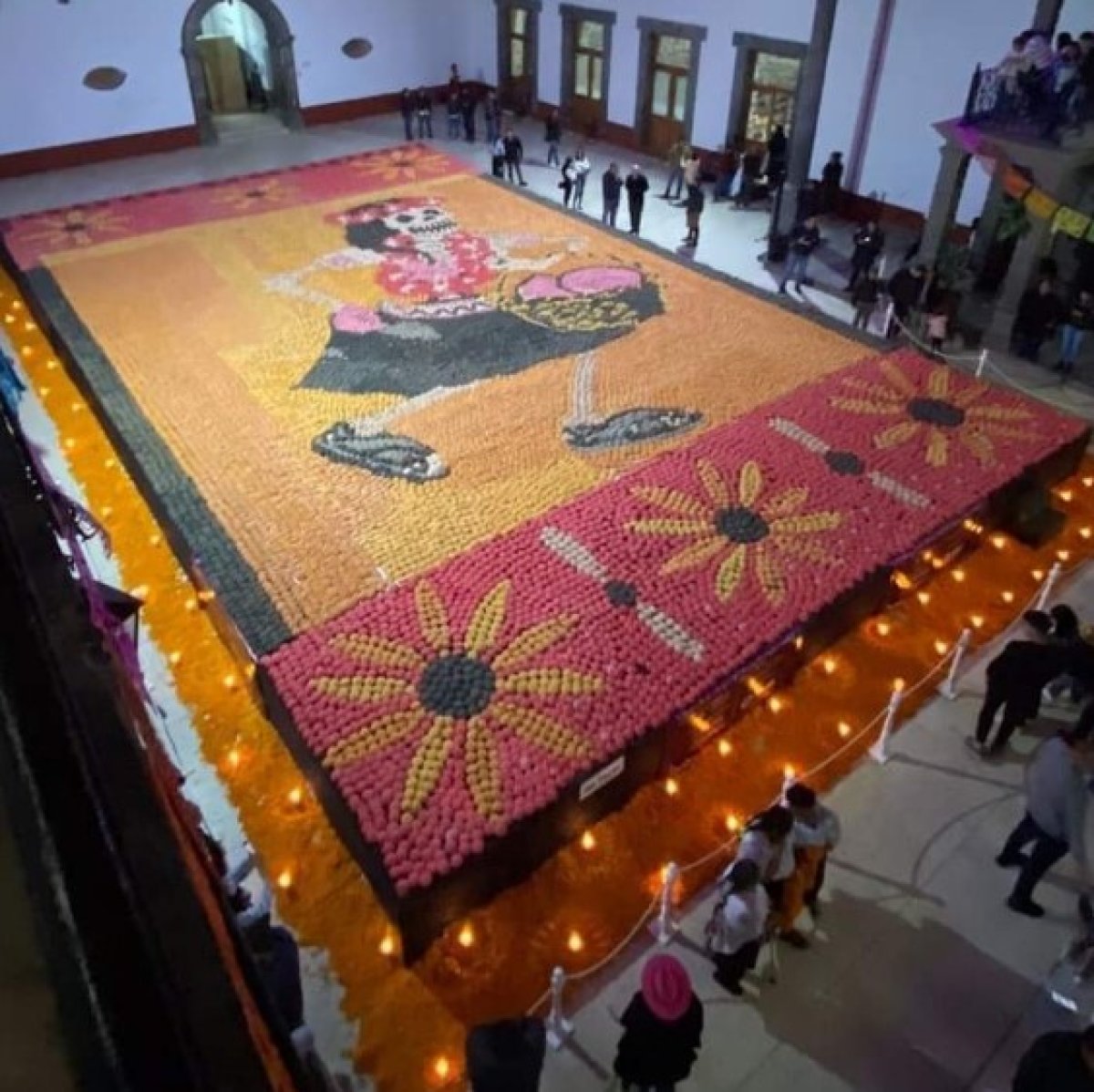 Mosaic painting was made from more than 20 thousand colored bread in Mexico #1