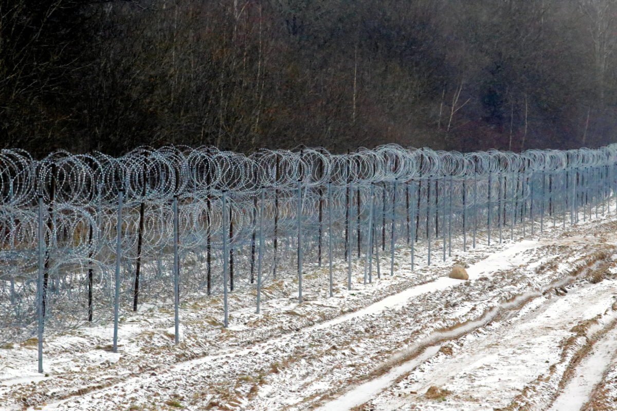 Polonya, Kaliningrad sınırına jiletli tel çekmeye başladı #2