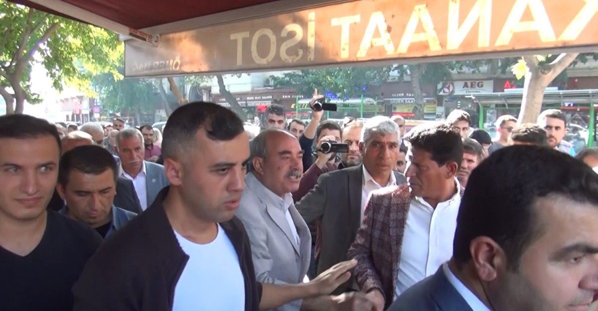 Şanlıurfa da şehit babasından Ahmet Davutoğlu na tepki  #1