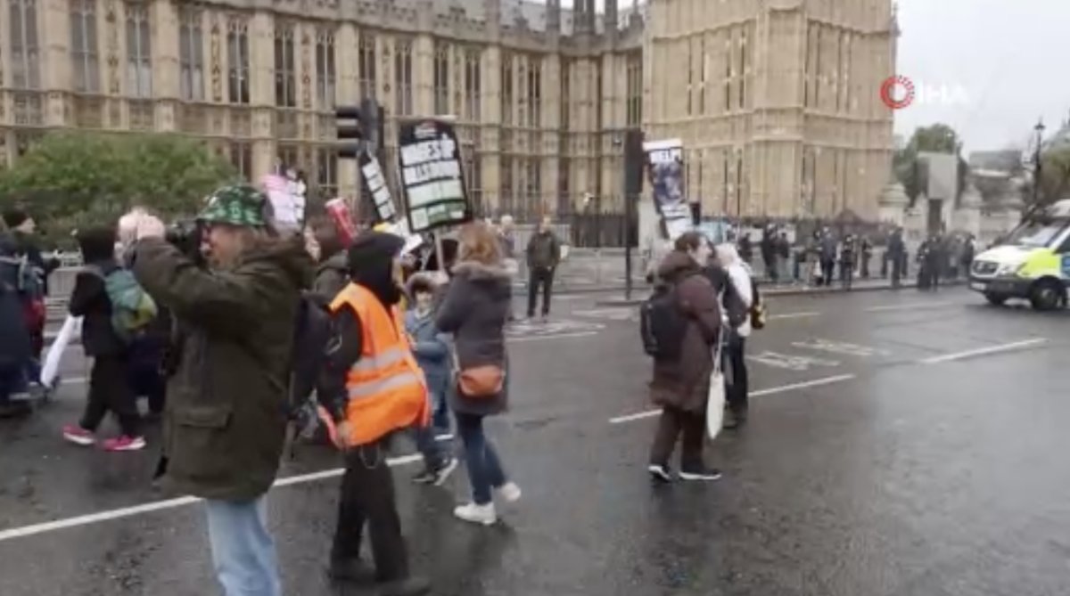 İngiltere de hayat pahalılığı protesto edildi #1