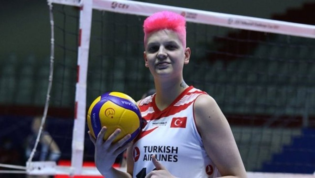 Hearing the ex-girlfriend of national volleyball player Ebrar Karakurt could not believe it!  Turns out she had a love affair with the star actress #3